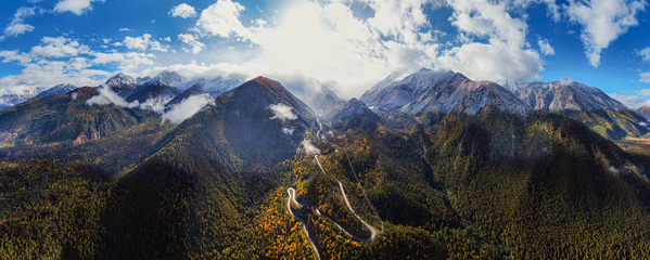 西藏派墨公路米林段全景.jpg